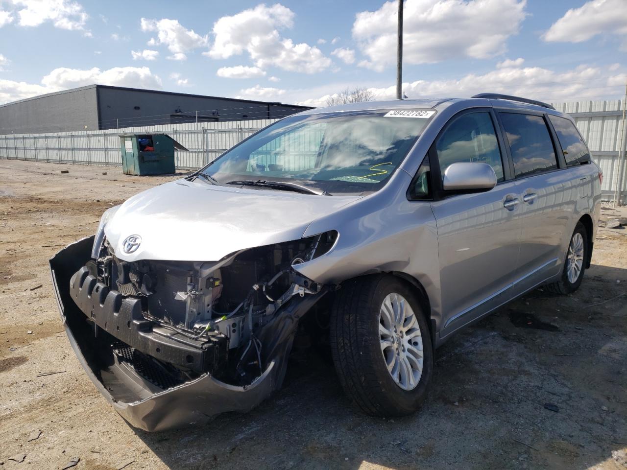 Photo 2 from auction – 2017 TOYOTA SIENNA XLE with VIN 5TDYZ3DCXHS864772