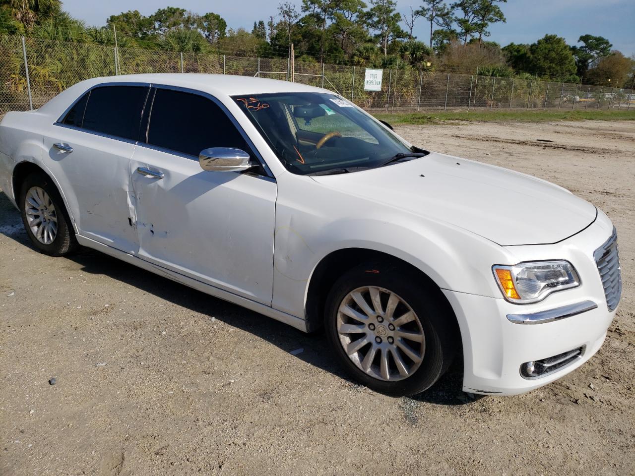 Photo 9 from auction – 2014 CHRYSLER 300C with VIN 2C3CCAEG7EH288669