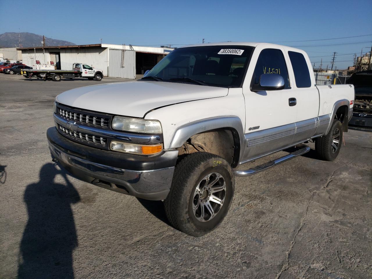 Photo 2 from auction – 2000 CHEVROLET SILVERADO with VIN 2GCEK19T1Y1362728