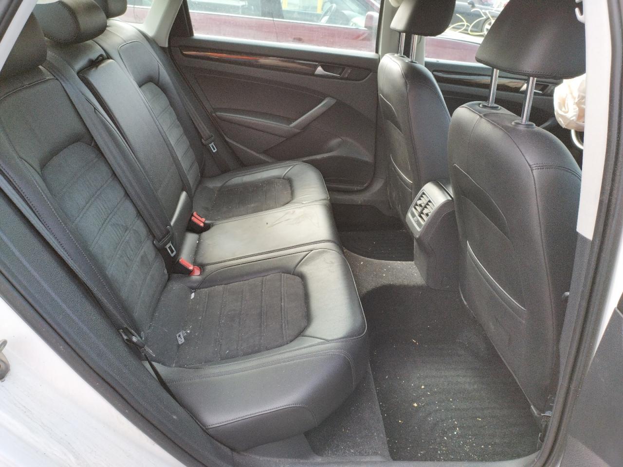 Photo 6 from auction – 2015 VOLKSWAGEN PASSAT SEL with VIN 1VWCV7A31FC051186