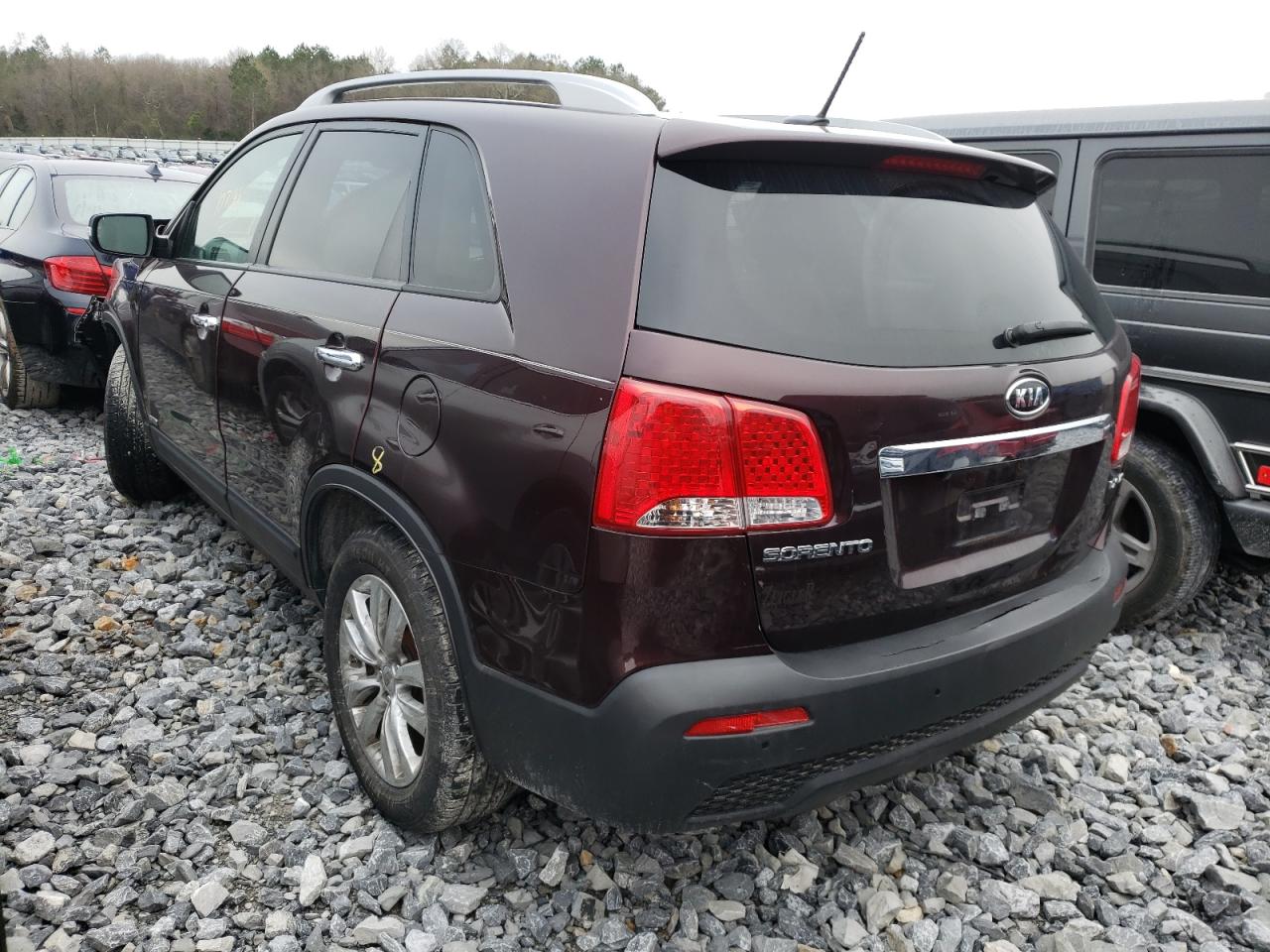 Photo 3 from auction – 2011 KIA SORENTO EX with VIN 5XYKUDA23BG119856
