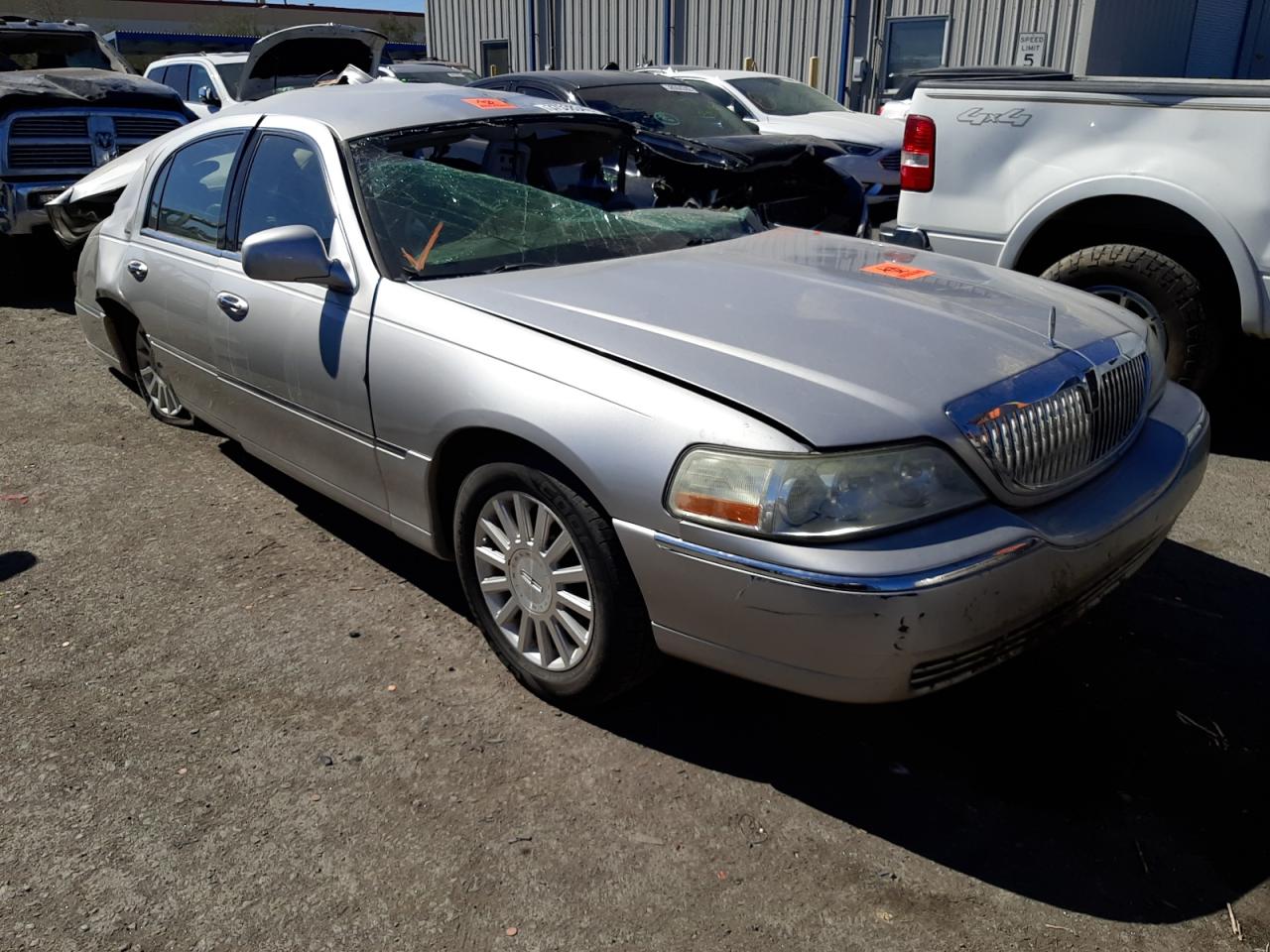 LINCOLN TOWN CAR E 2003 with VIN 1LNHM81W93Y660242 - Photo from auction