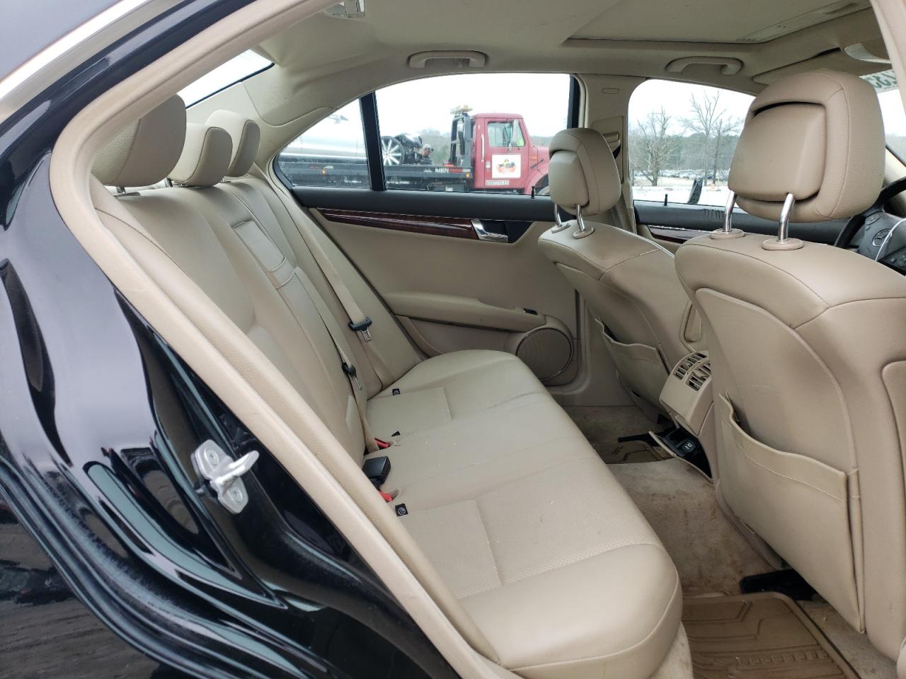 Photo 6 from auction – 2011 MERCEDES-BENZ C with VIN WDDGF5EB2BA520238