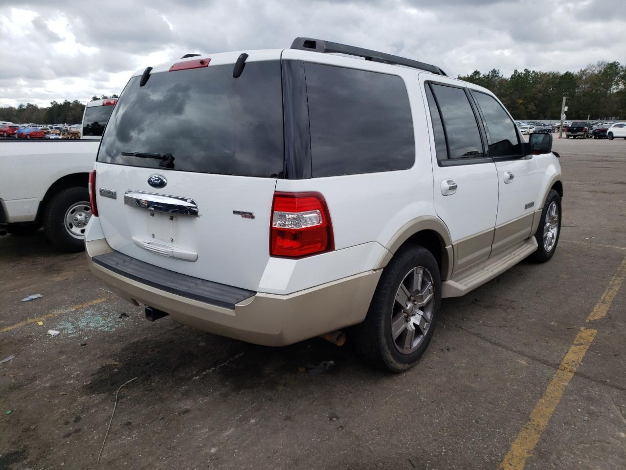 Photo 4 from auction – 2007 FORD EXPEDITION with VIN 1FMFU17567LA56146