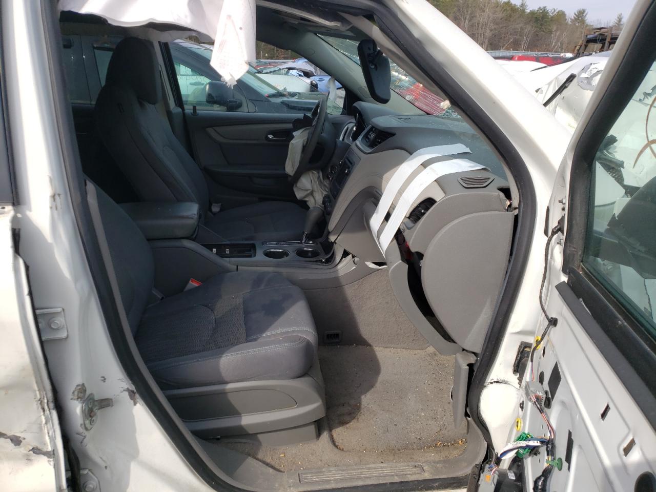 Photo 5 from auction – 2015 CHEVROLET TRAVERSE L with VIN 1GNKVFKD9FJ303964
