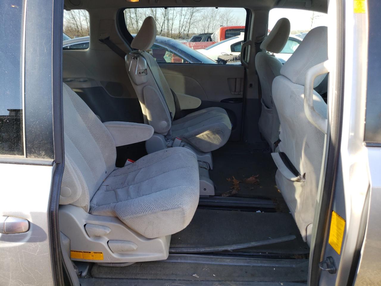 Photo 6 from auction – 2012 TOYOTA SIENNA LE with VIN 5TDKK3DC1CS216613