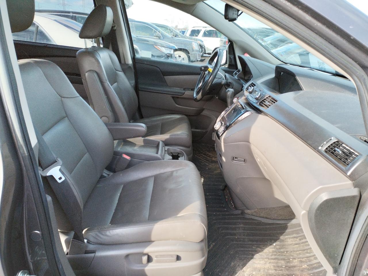 Photo 5 from auction – 2014 HONDA ODYSSEY TO with VIN 5FNRL5H91EB038053