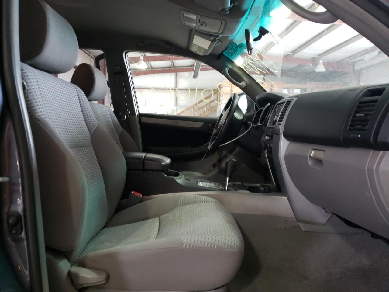 Photo 5 from auction – 2007 TOYOTA 4RUNNER SR with VIN JTEZU14R470093024
