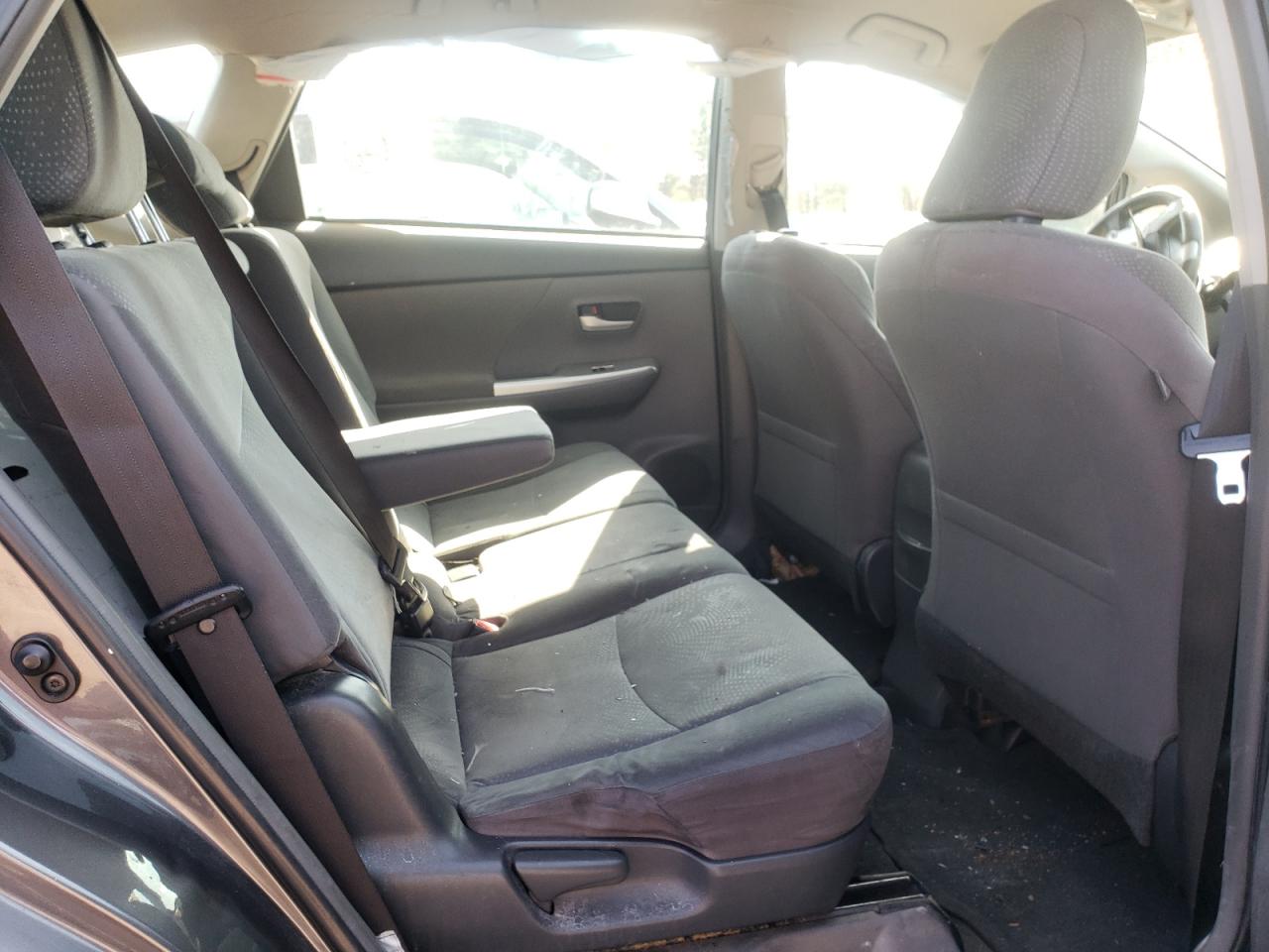 Photo 6 from auction – 2014 TOYOTA PRIUS V with VIN JTDZN3EU9E3329906