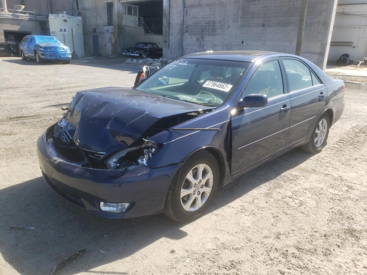 Photo 2 from auction – 2005 TOYOTA CAMRY LE with VIN 4T1BF30K15U101294