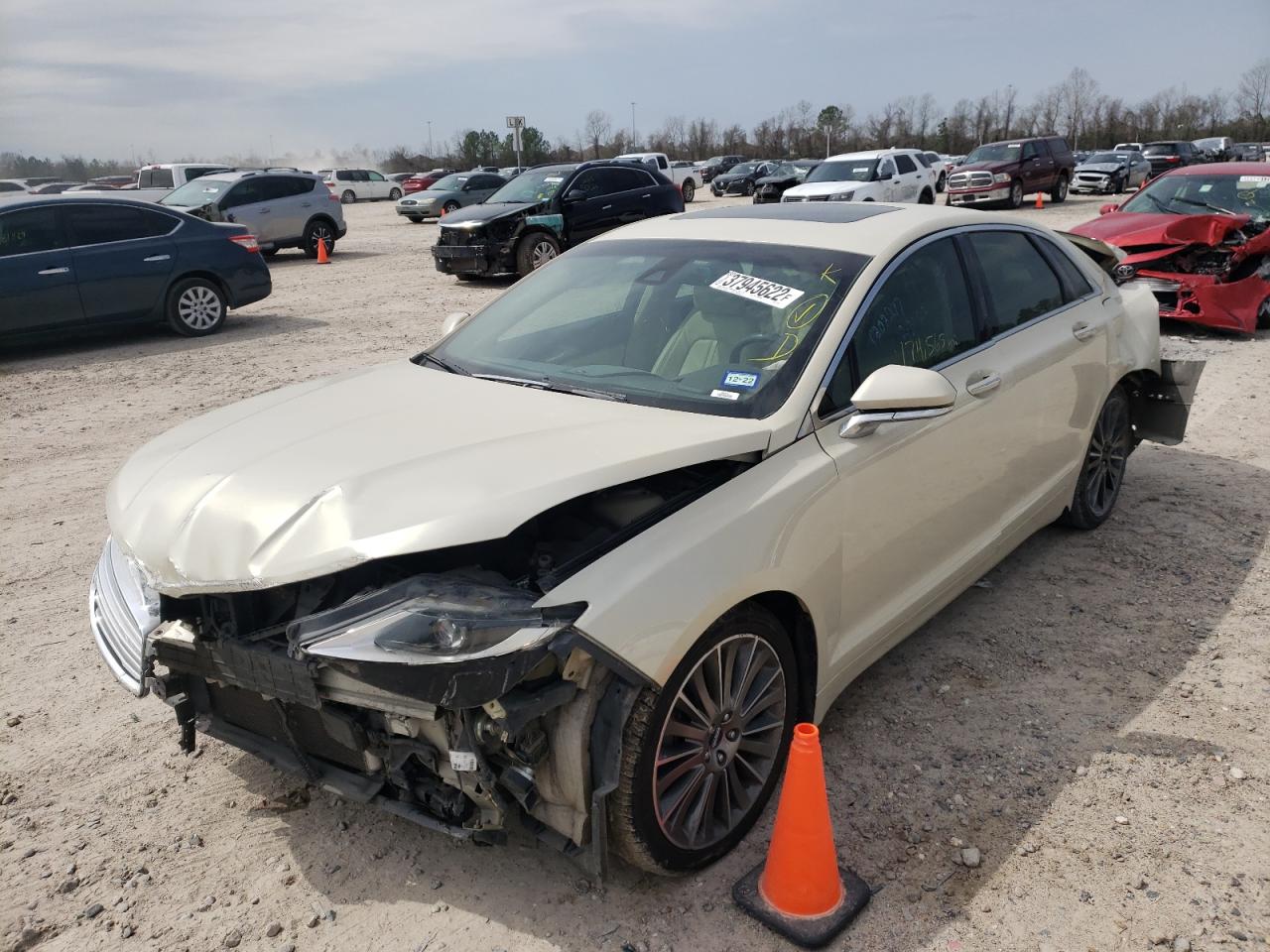 Photo 2 from auction – 2014 LINCOLN MKZ with VIN 3LN6L2GKXER815295