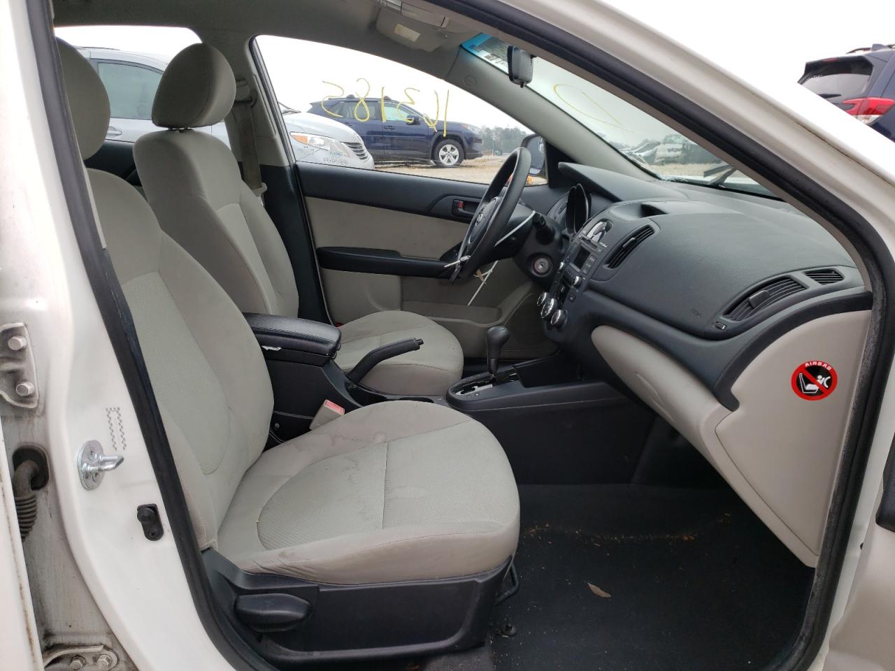 Photo 5 from auction – 2010 KIA FORTE EX with VIN KNAFU4A2XA5827608