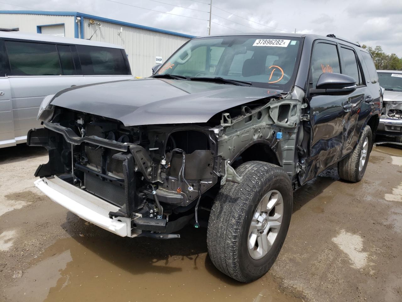 Photo 2 from auction – 2019 TOYOTA 4RUNNER SR with VIN JTEZU5JR0K5198845