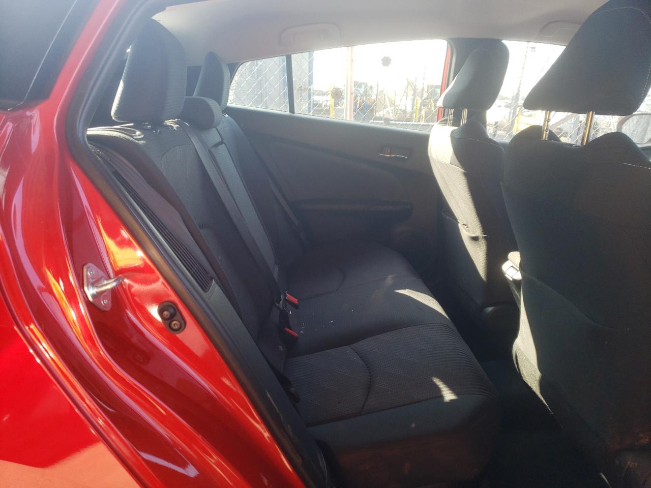 Photo 6 from auction – 2021 TOYOTA PRIUS PRIM with VIN JTDKAMFPXM3194834