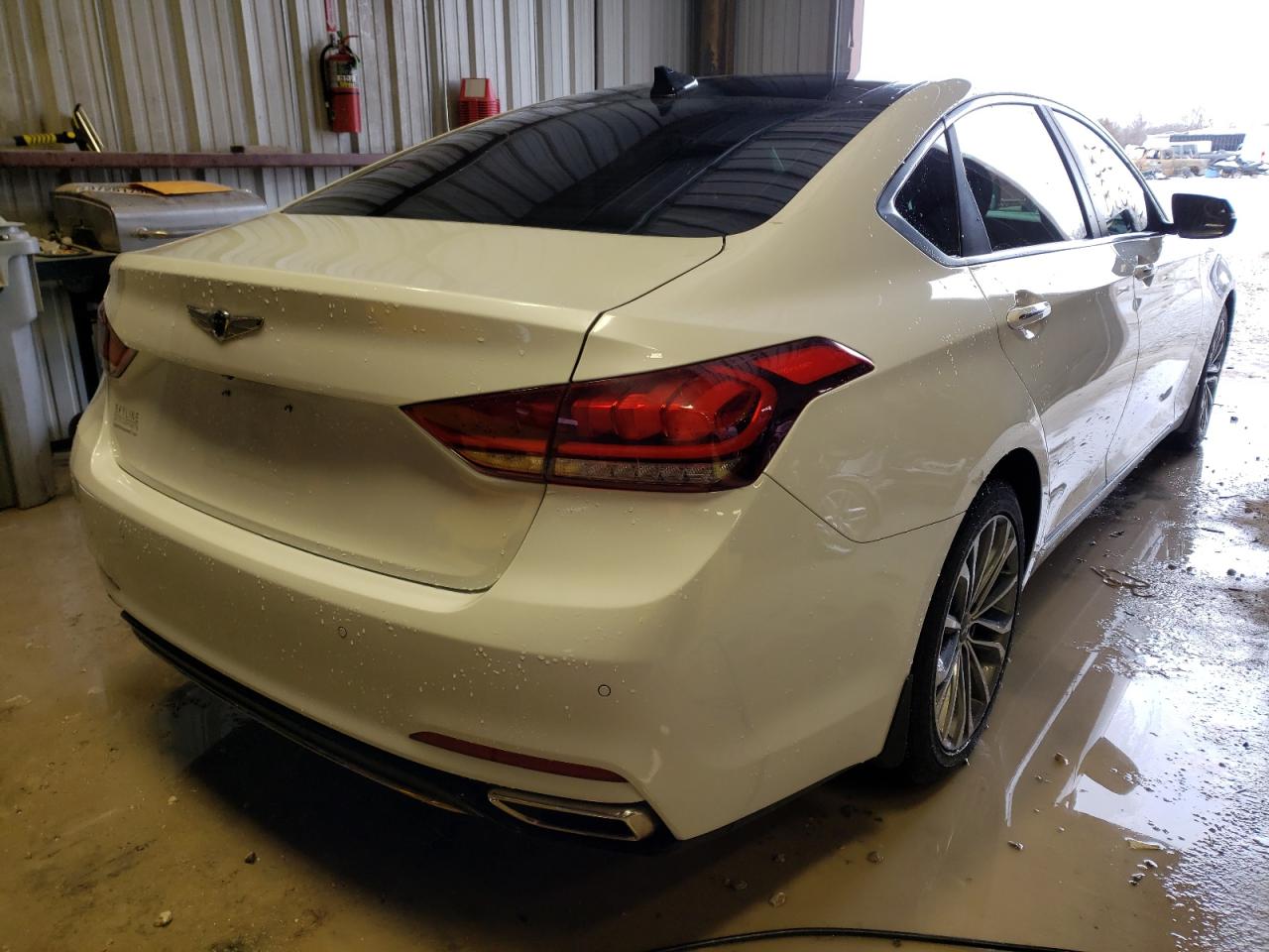 Photo 4 from auction – 2016 HYUNDAI GENESIS 3. with VIN KMHGN4JE0GU129291