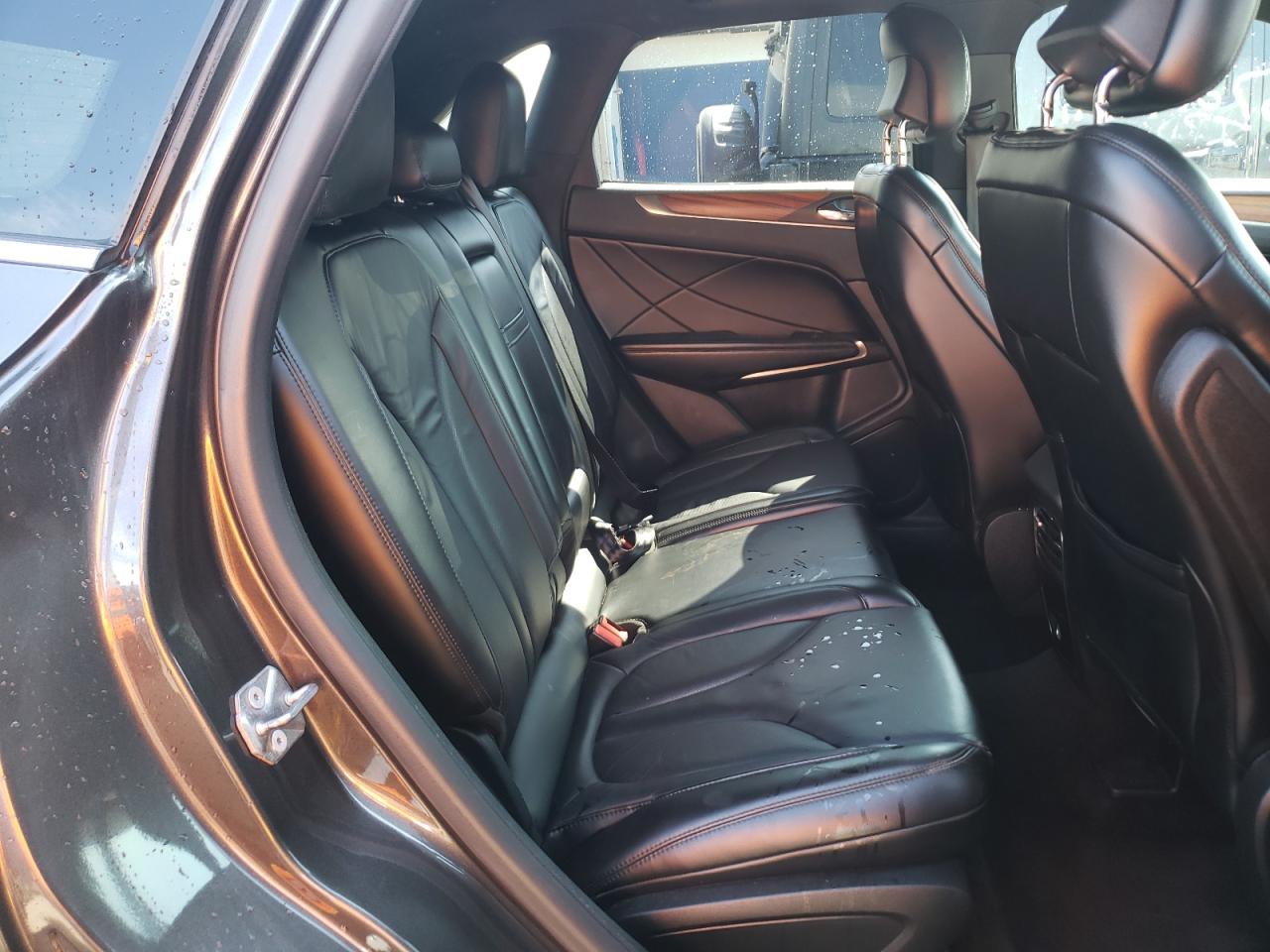 Photo 6 from auction – 2017 LINCOLN MKC SELECT with VIN 5LMCJ2D97HUL40385