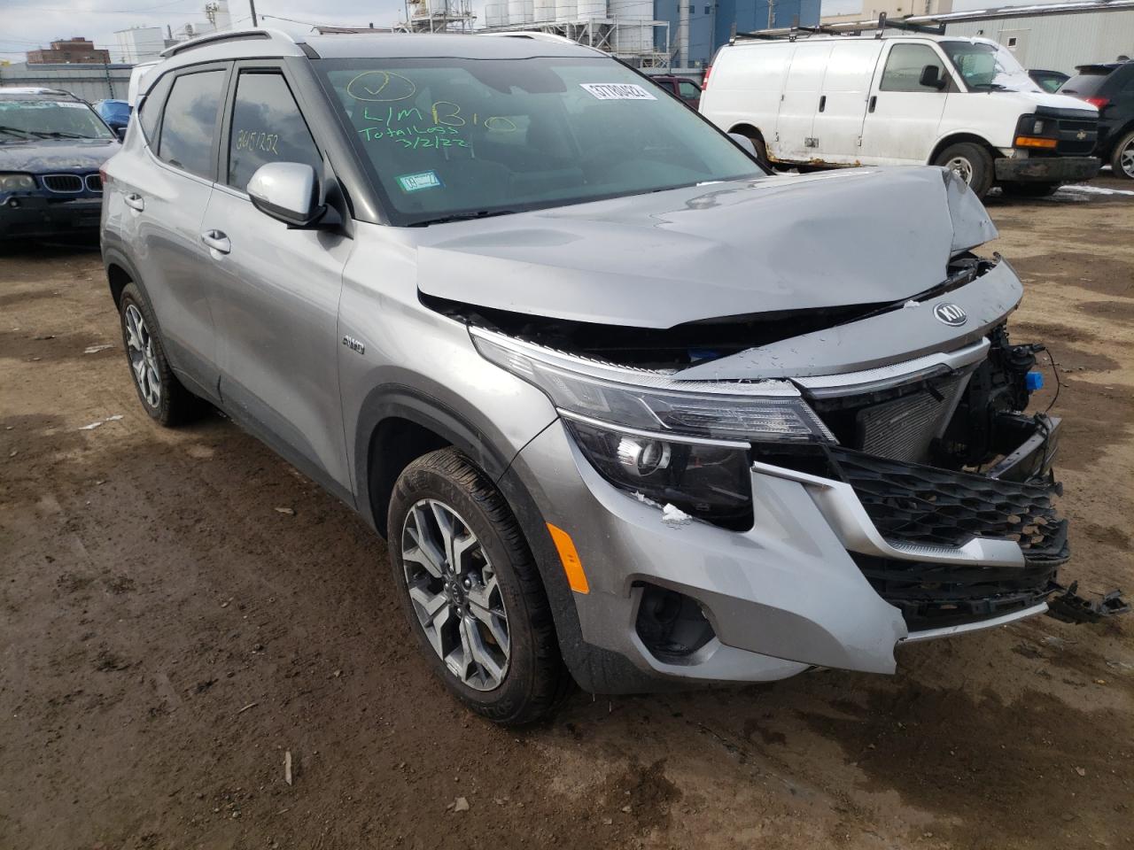 KIA SELTOS EX 2021 with VIN KNDERCAAXM7195302 - Photo from auction