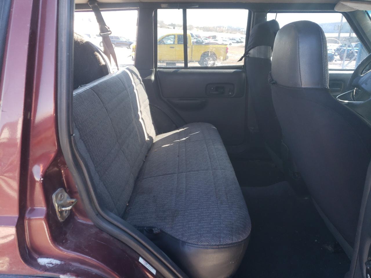 Photo 18 from auction – 2000 JEEP CHEROKEE with VIN 1J4FF48S0YL143217