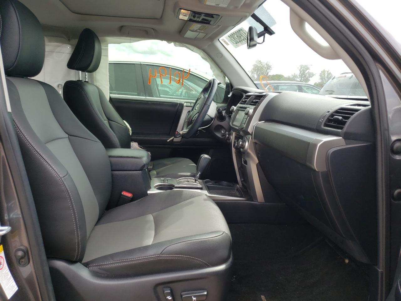 Photo 5 from auction – 2019 TOYOTA 4RUNNER SR with VIN JTEZU5JR0K5198845