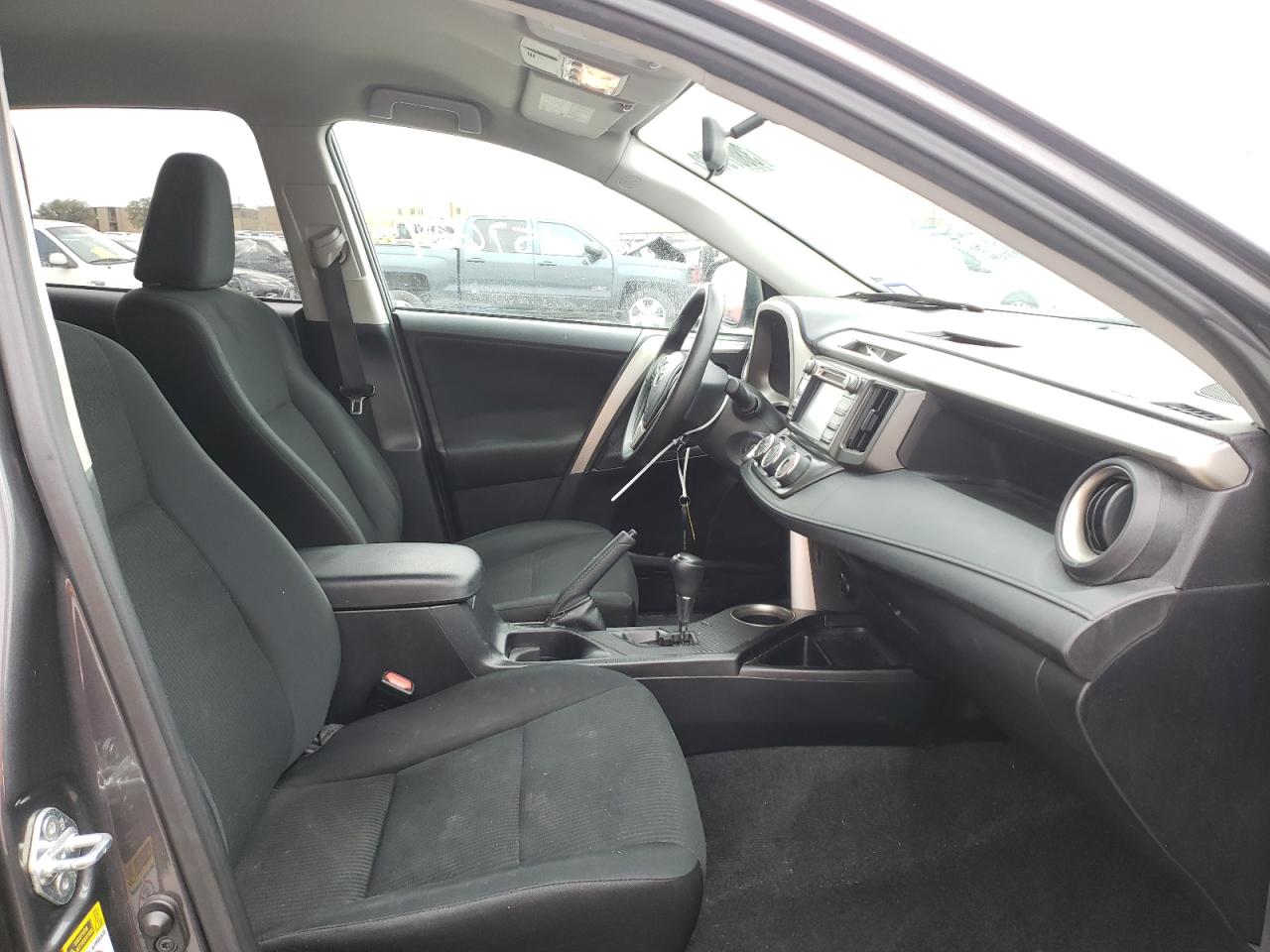 Photo 5 from auction – 2014 TOYOTA RAV4 LE with VIN 2T3BFREV9EW225276
