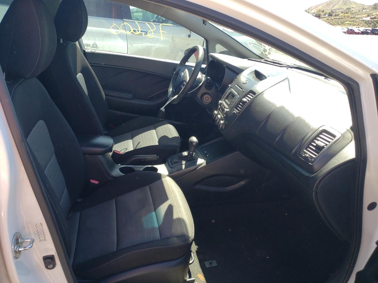 Photo 5 from auction – 2016 KIA FORTE LX with VIN KNAFK5A88G5600930