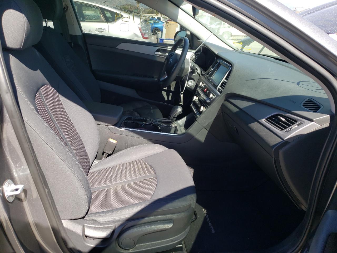 Photo 5 from auction – 2019 HYUNDAI SONATA SE with VIN 5NPE24AF1KH762382