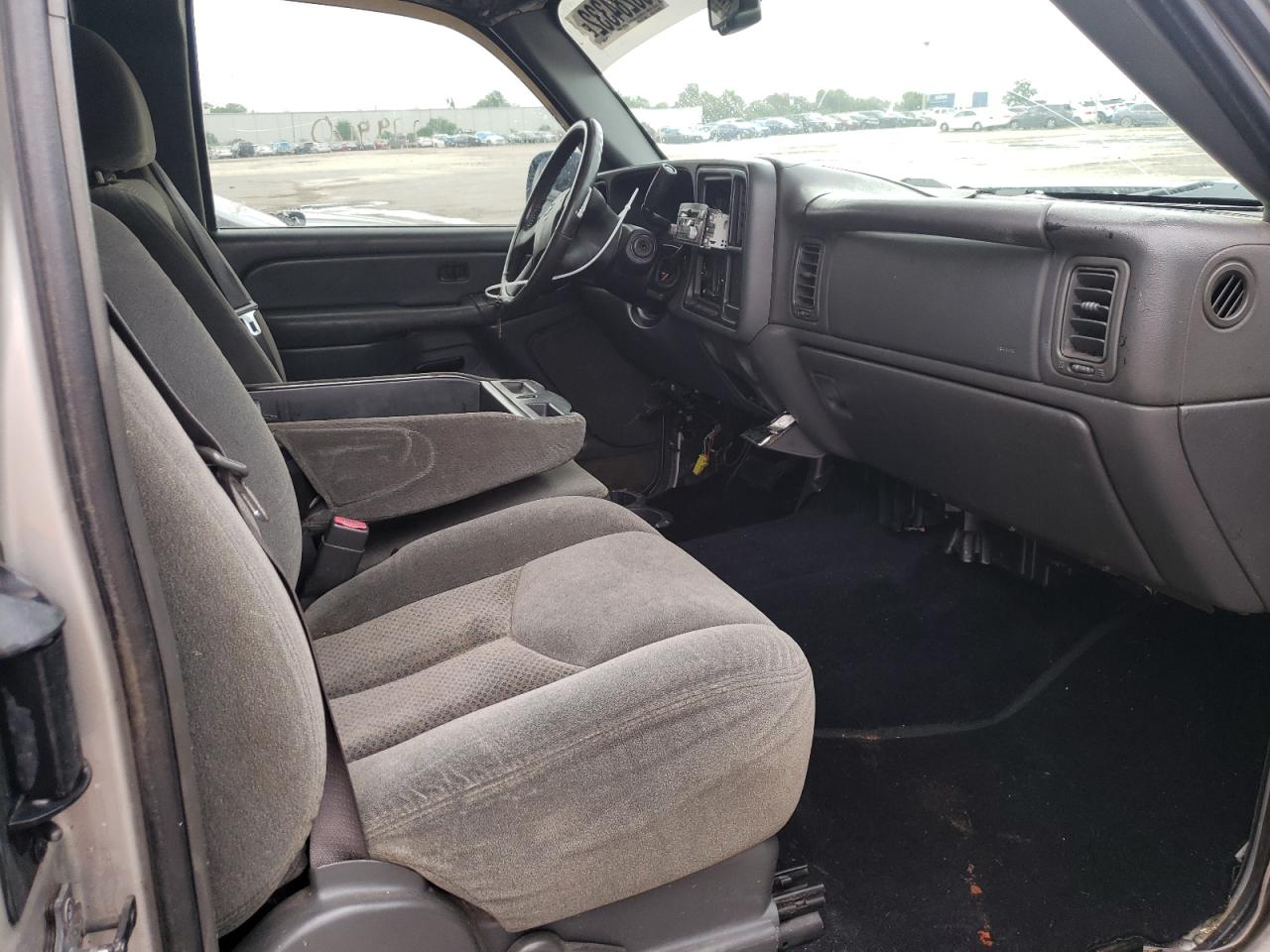 Photo 5 from auction – 2004 CHEVROLET SILVERADO with VIN 2GCEC19V441125465
