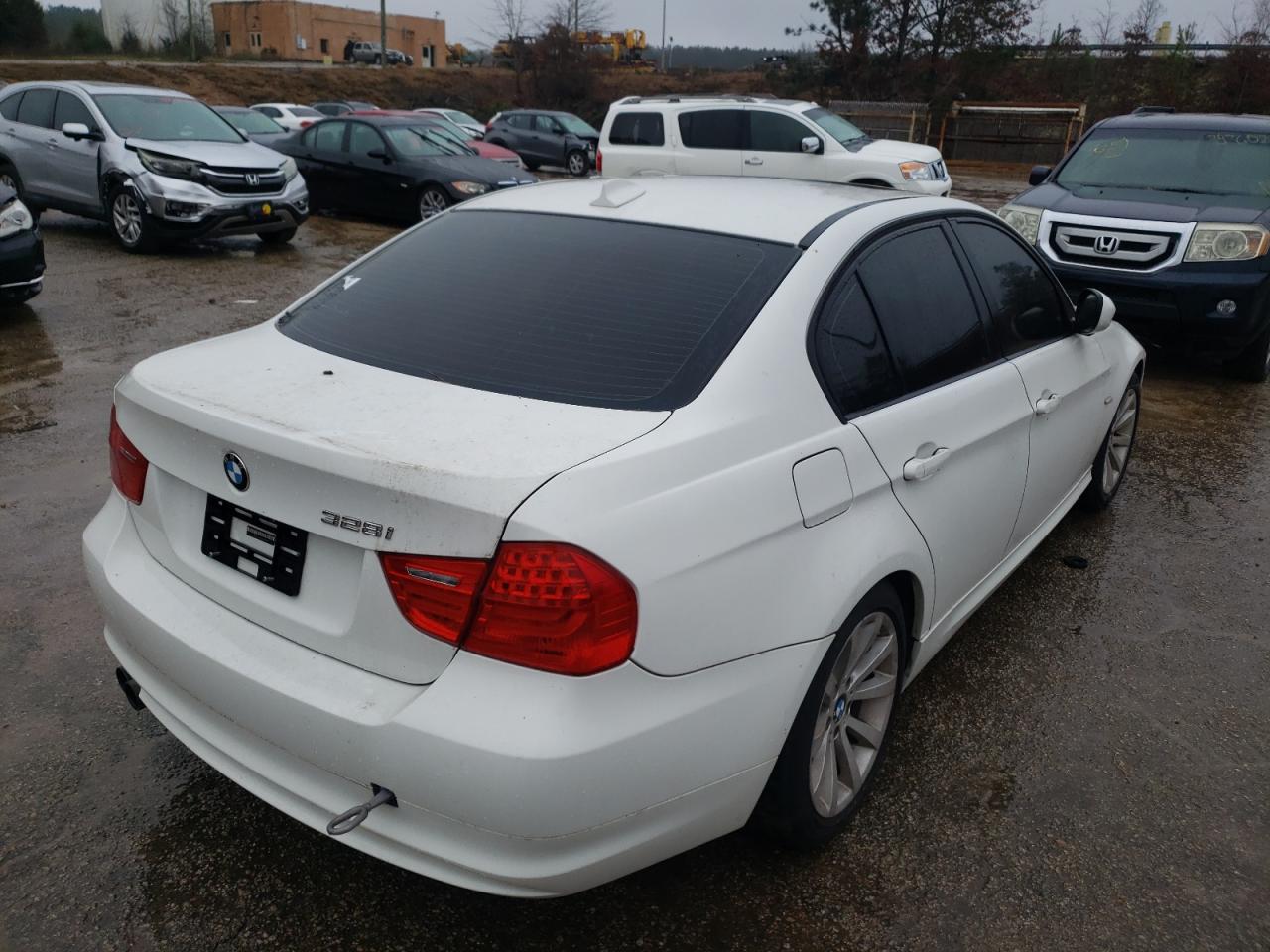 Photo 4 from auction – 2011 BMW 328 I with VIN WBAPH7C55BE677846