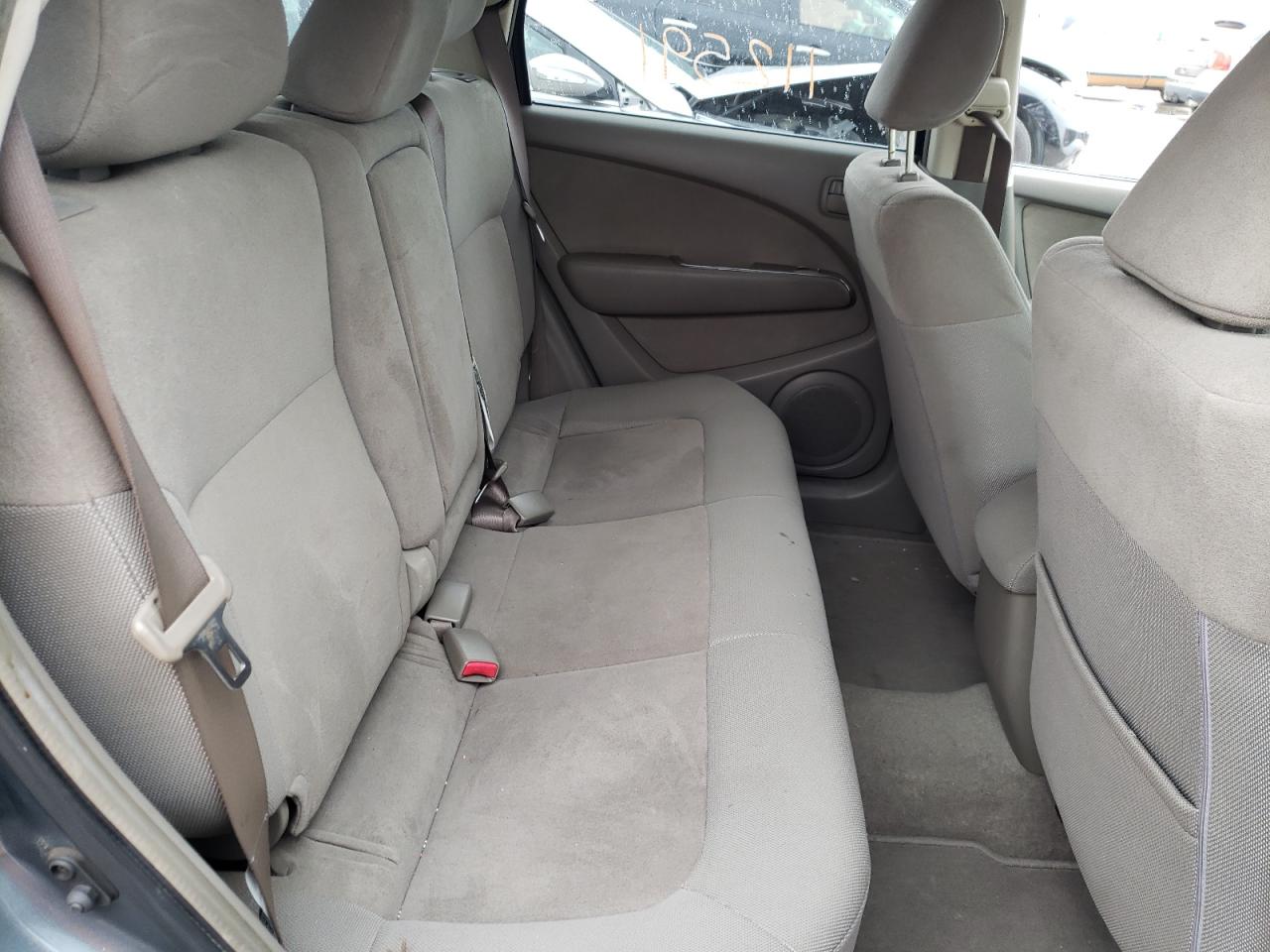 Photo 6 from auction – 2004 MITSUBISHI OUTLANDER with VIN JA4LX31F84U044995