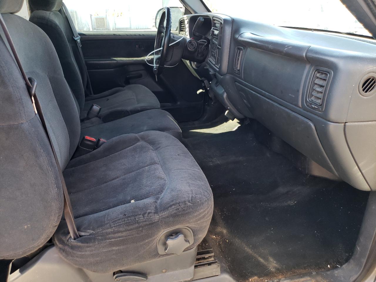Photo 5 from auction – 2000 CHEVROLET SILVERADO with VIN 1GCEK19T9YE199454