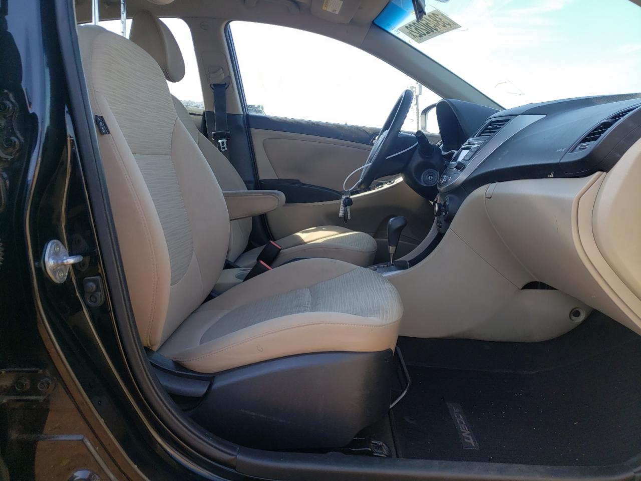 Photo 5 from auction – 2016 HYUNDAI ACCENT SE with VIN KMHCT4AE0GU952226