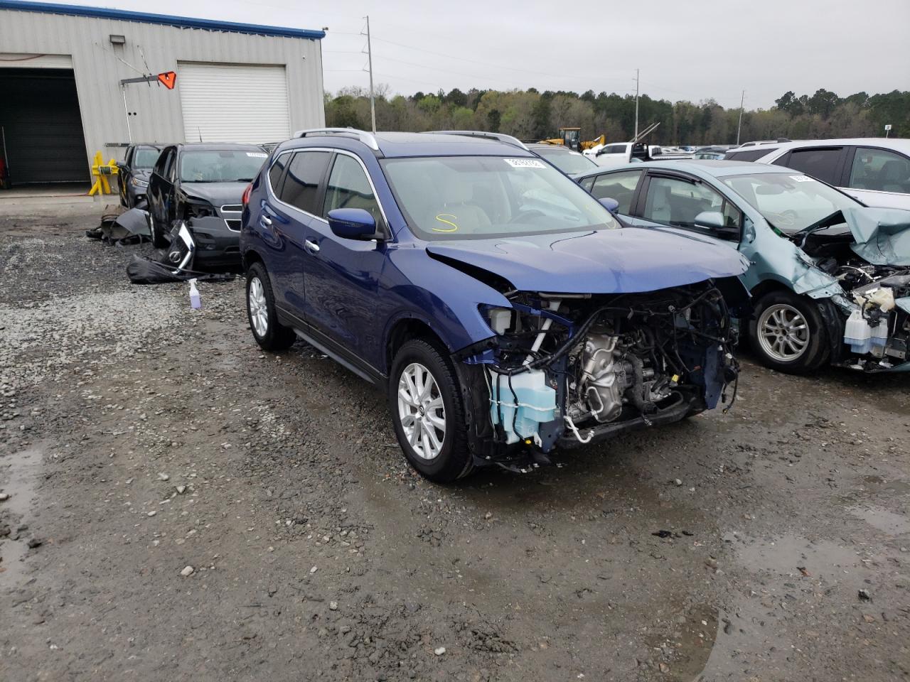 NISSAN ROGUE S 2017 with VIN JN8AT2MT7HW151104 - Photo from auction