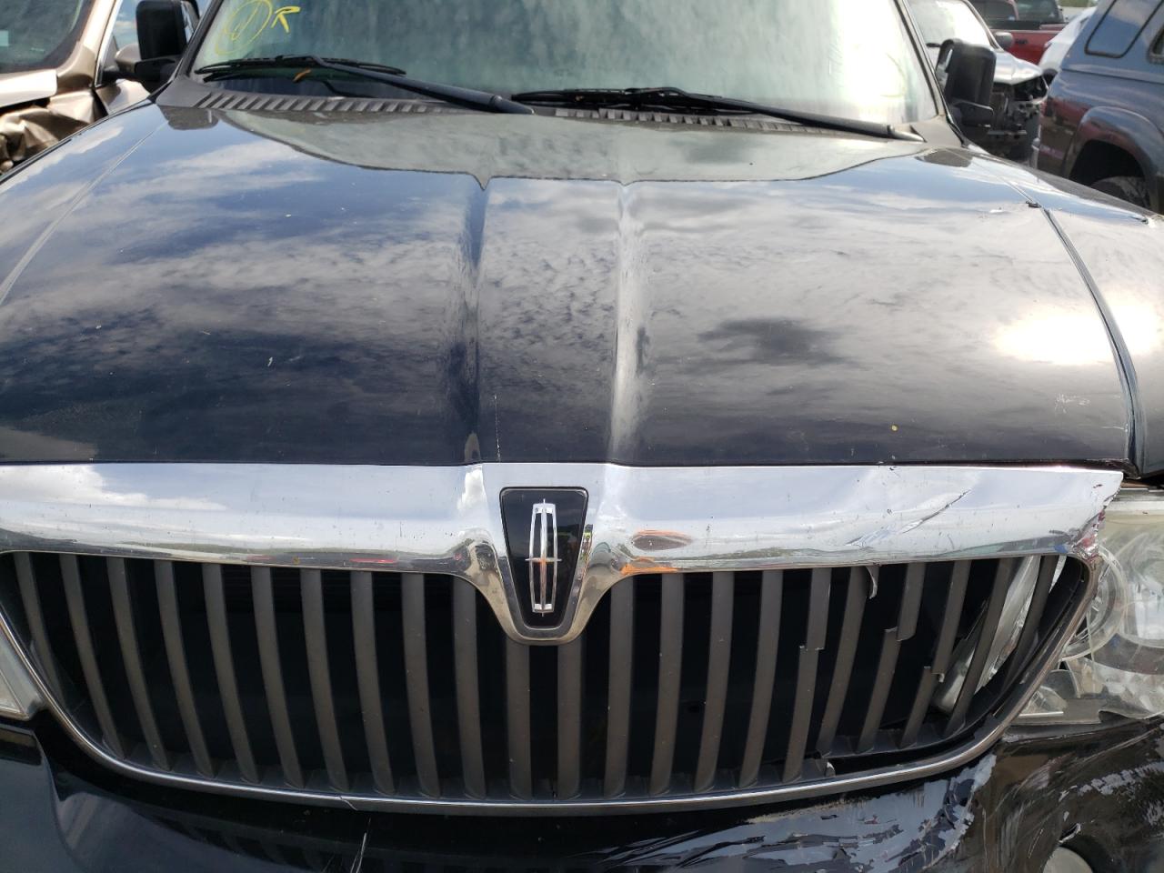 Photo 7 from auction – 2003 LINCOLN NAVIGATOR with VIN 5LMFU28R73LJ46369