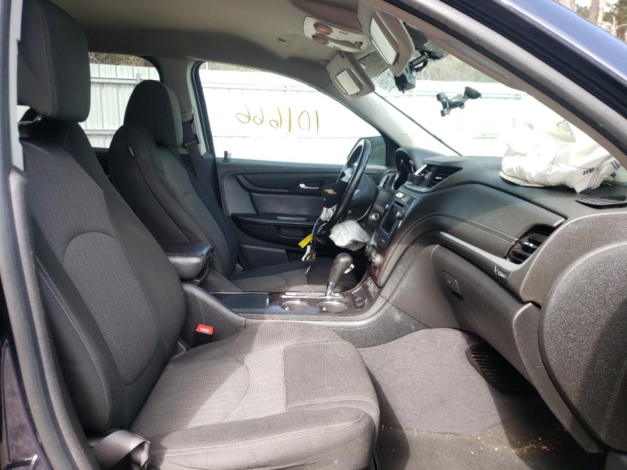 Photo 5 from auction – 2015 CHEVROLET TRAVERSE L with VIN 1GNKRGKDXFJ287672