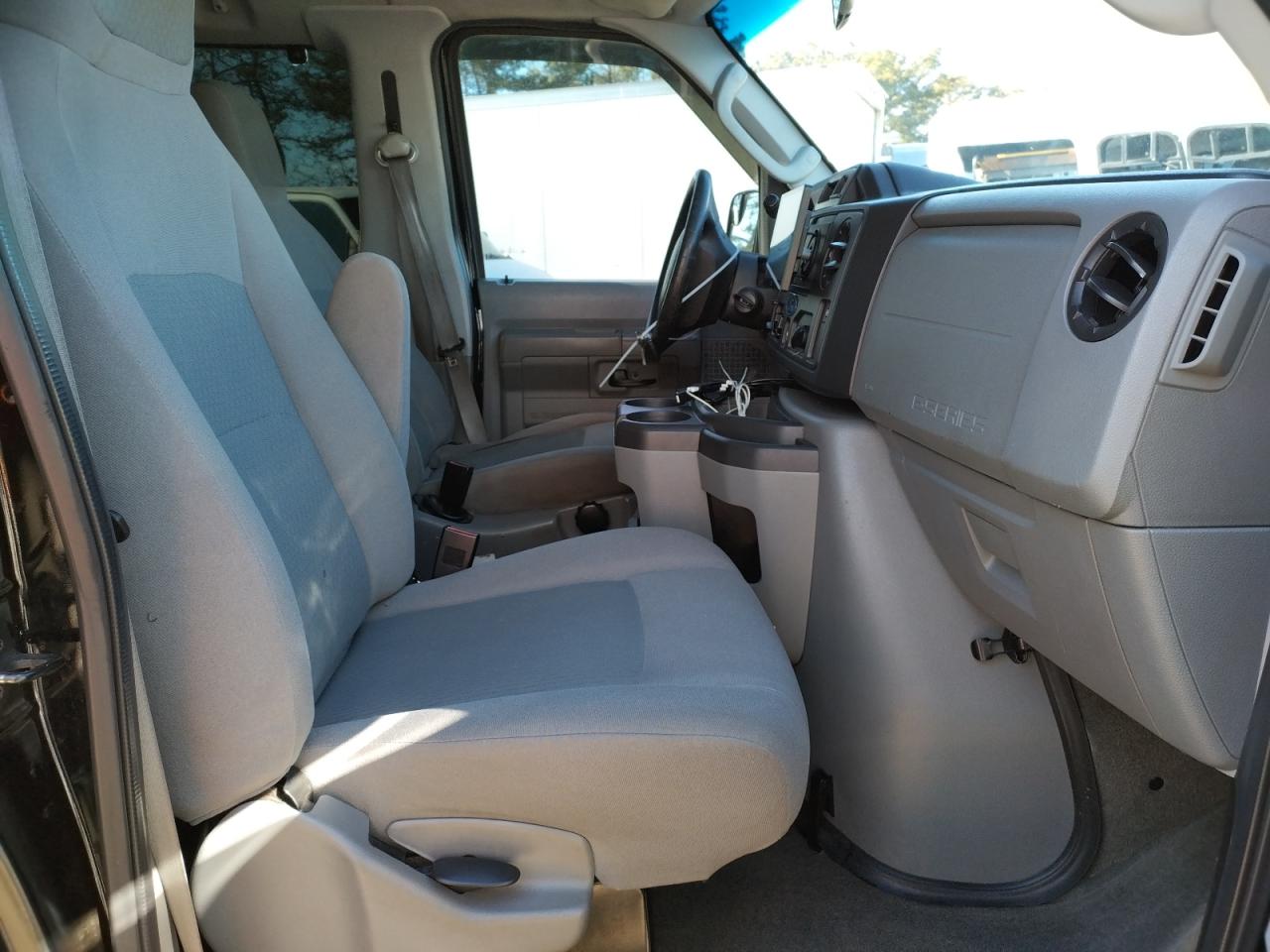 Photo 5 from auction – 2012 FORD ECONOLINE with VIN 1FDSS3BL9CDA11213