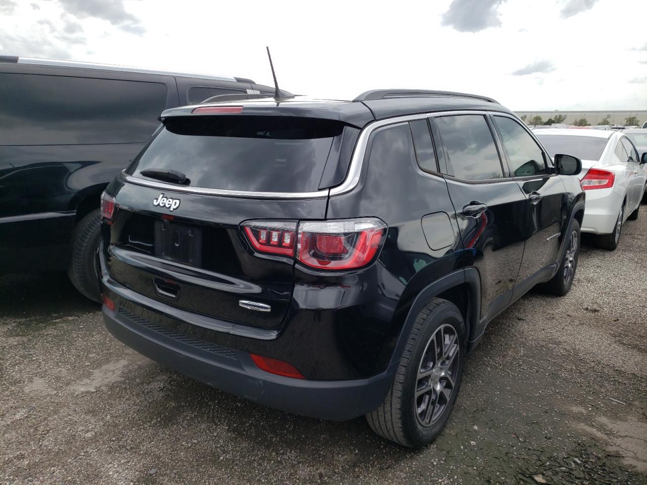 Фото 4 с аукциона – 2019 JEEP COMPASS LA с VIN 3C4NJCBB0KT814898