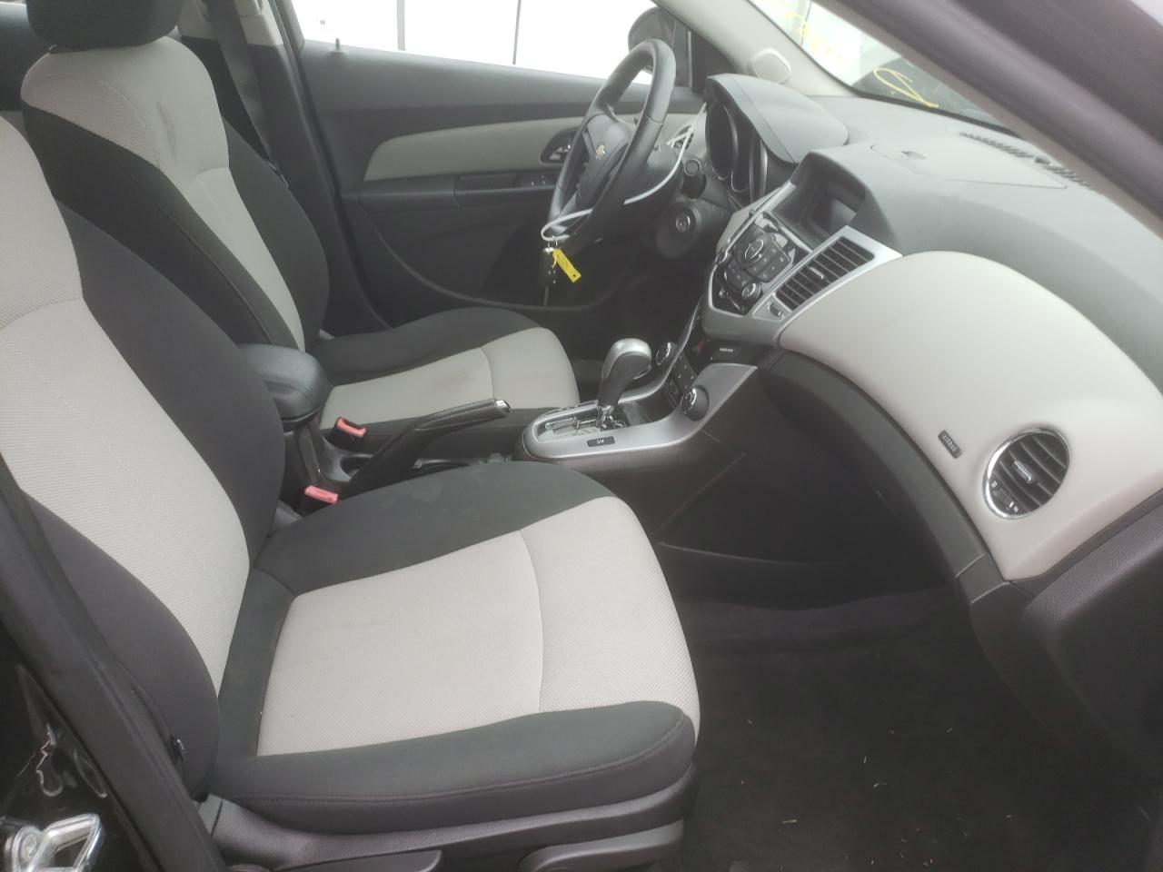 Photo 5 from auction – 2011 CHEVROLET CRUZE LS with VIN 1G1PC5SH5B7114651