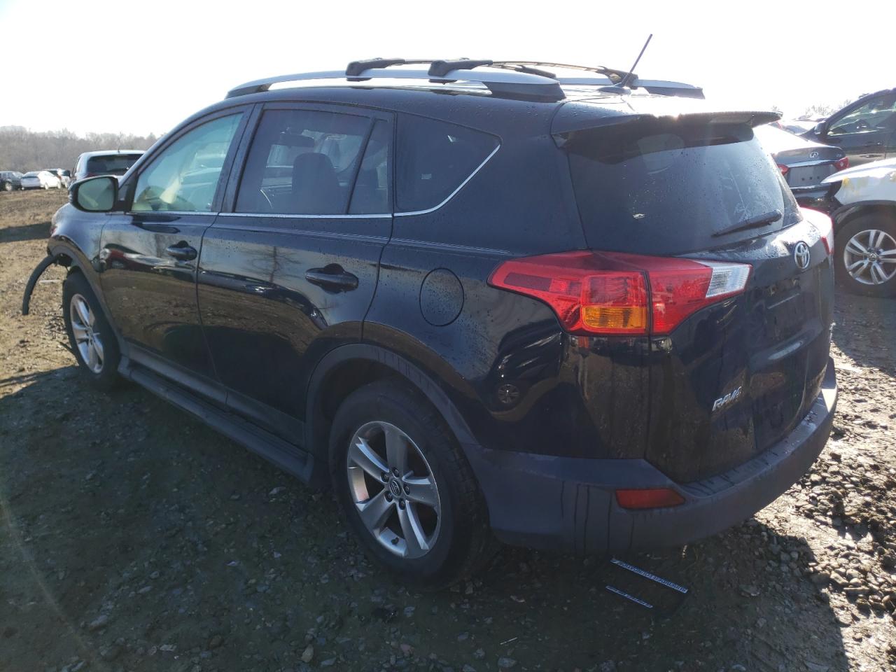 Photo 3 from auction – 2015 TOYOTA RAV4 XLE with VIN 2T3RFREV1FW297637