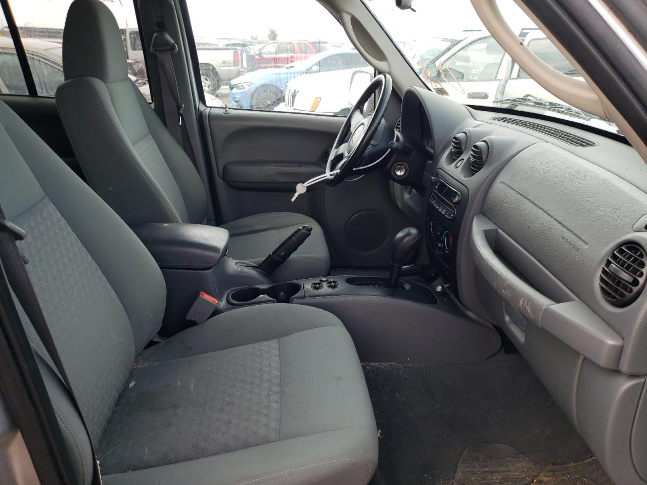 Photo 5 from auction – 2005 JEEP LIBERTY SP with VIN 1J4GL48K65W546304