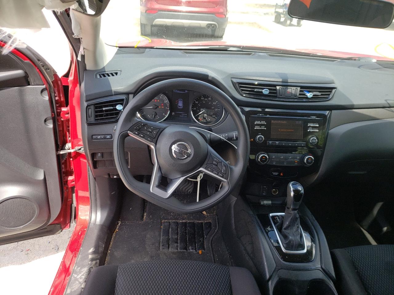 Photo 9 from auction – 2017 NISSAN ROGUE with VIN JN1BJ1CP4HW033180