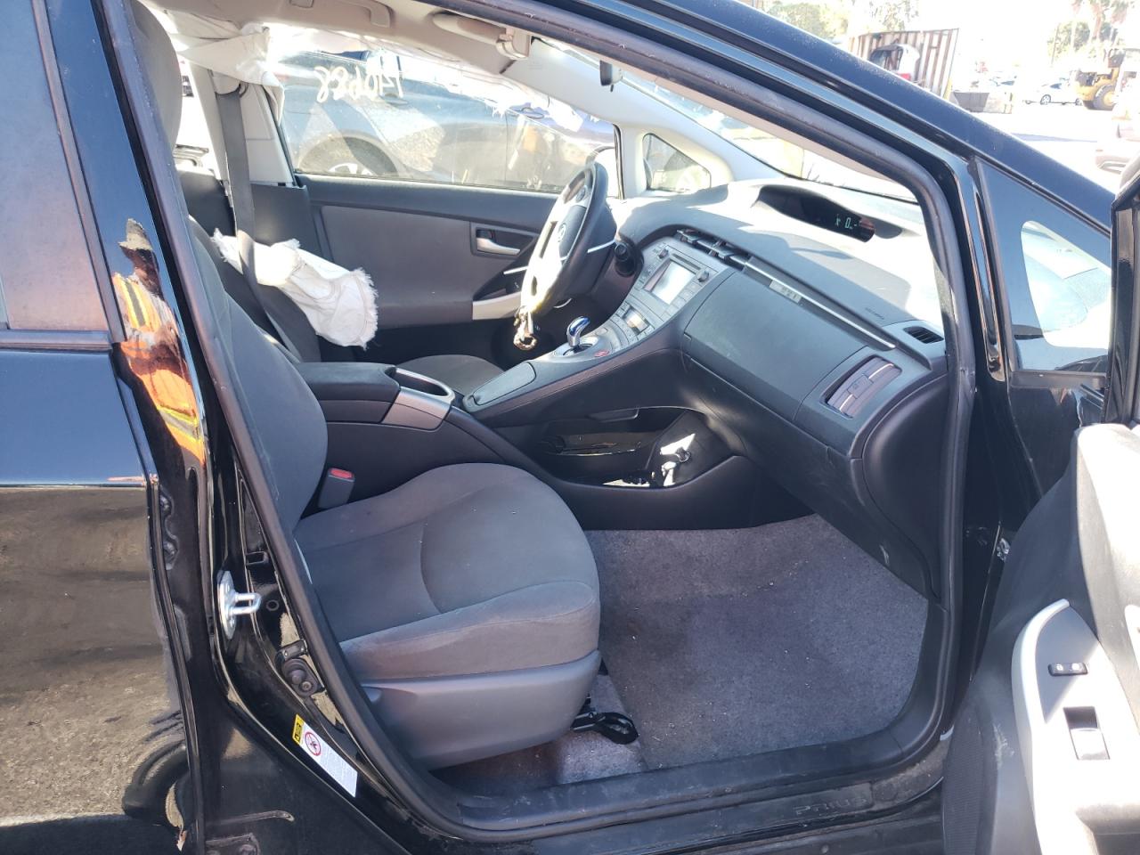 Photo 5 from auction – 2015 TOYOTA PRIUS with VIN JTDKN3DU1F0404135
