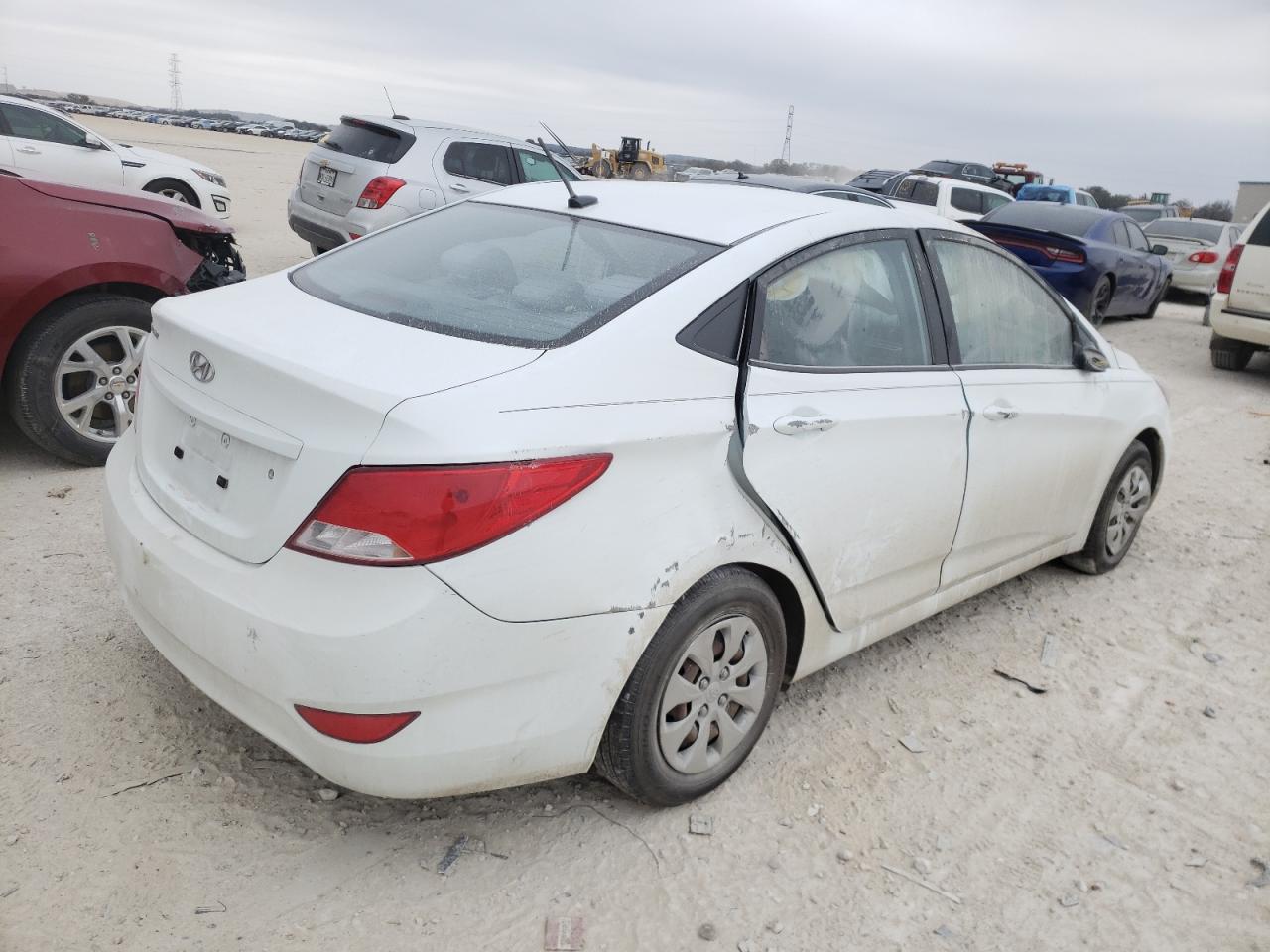 Photo 4 from auction – 2015 HYUNDAI ACCENT GLS with VIN KMHCT4AE8FU833161