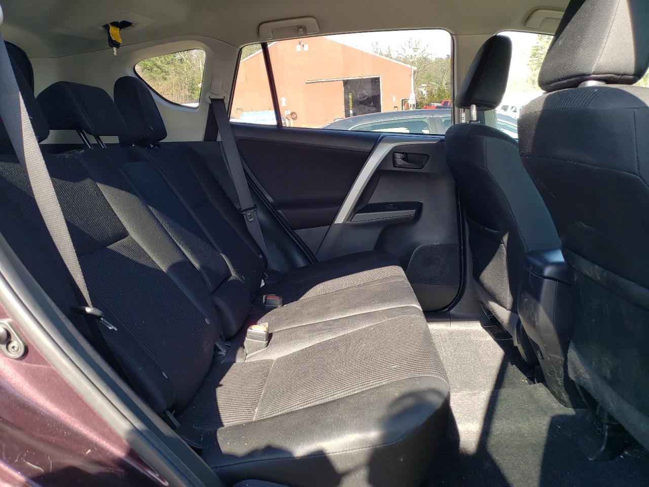 Photo 6 from auction – 2018 TOYOTA RAV4 LE with VIN 2T3BFREV0JW709959