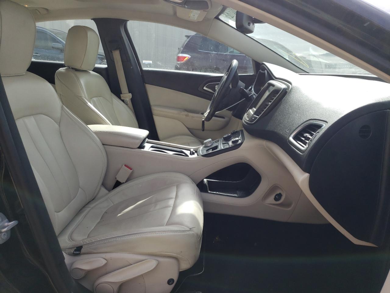 Photo 5 from auction – 2016 CHRYSLER 200 LIMITE with VIN 1C3CCCAB5GN149799