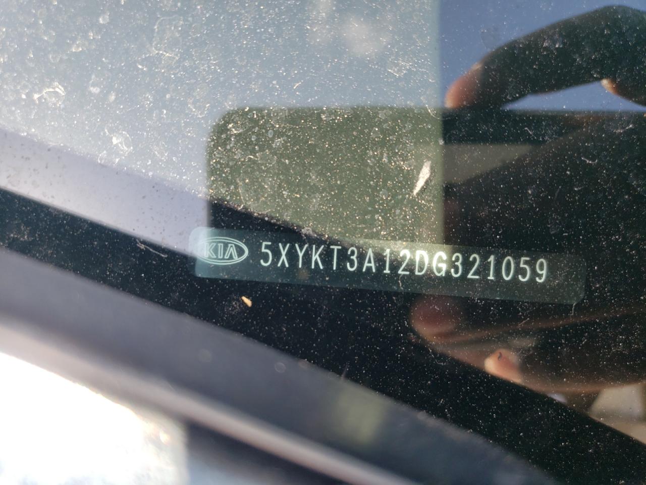 Photo 10 from auction – 2013 KIA SORENTO LX with VIN 5XYKT3A12DG321059
