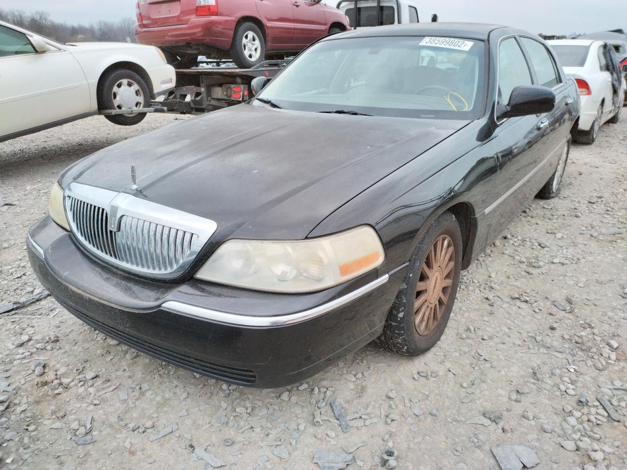 Photo 2 from auction – 2004 LINCOLN TOWN CAR E with VIN 1LNHM81W14Y669356
