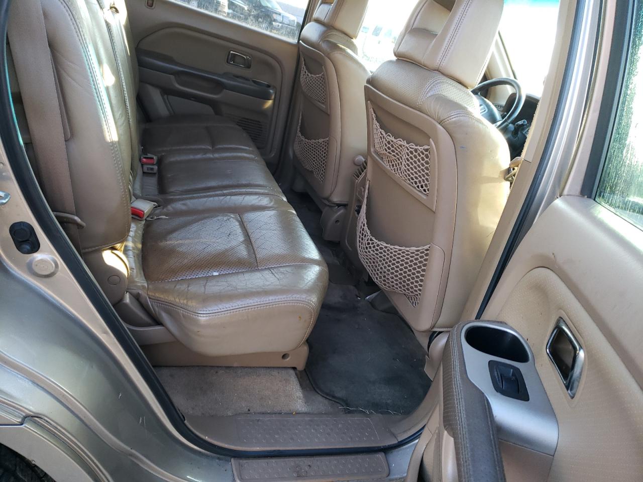 Photo 6 from auction – 2004 HONDA PILOT EXL with VIN 2HKYF18534H598231