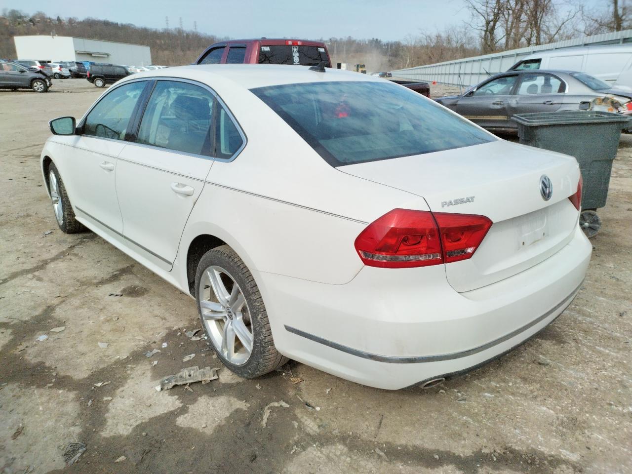 Photo 3 from auction – 2015 VOLKSWAGEN PASSAT SEL with VIN 1VWCV7A31FC051186