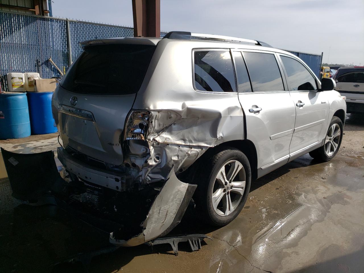 Photo 4 from auction – 2011 TOYOTA HIGHLANDER with VIN 5TDDK3EH5BS041347