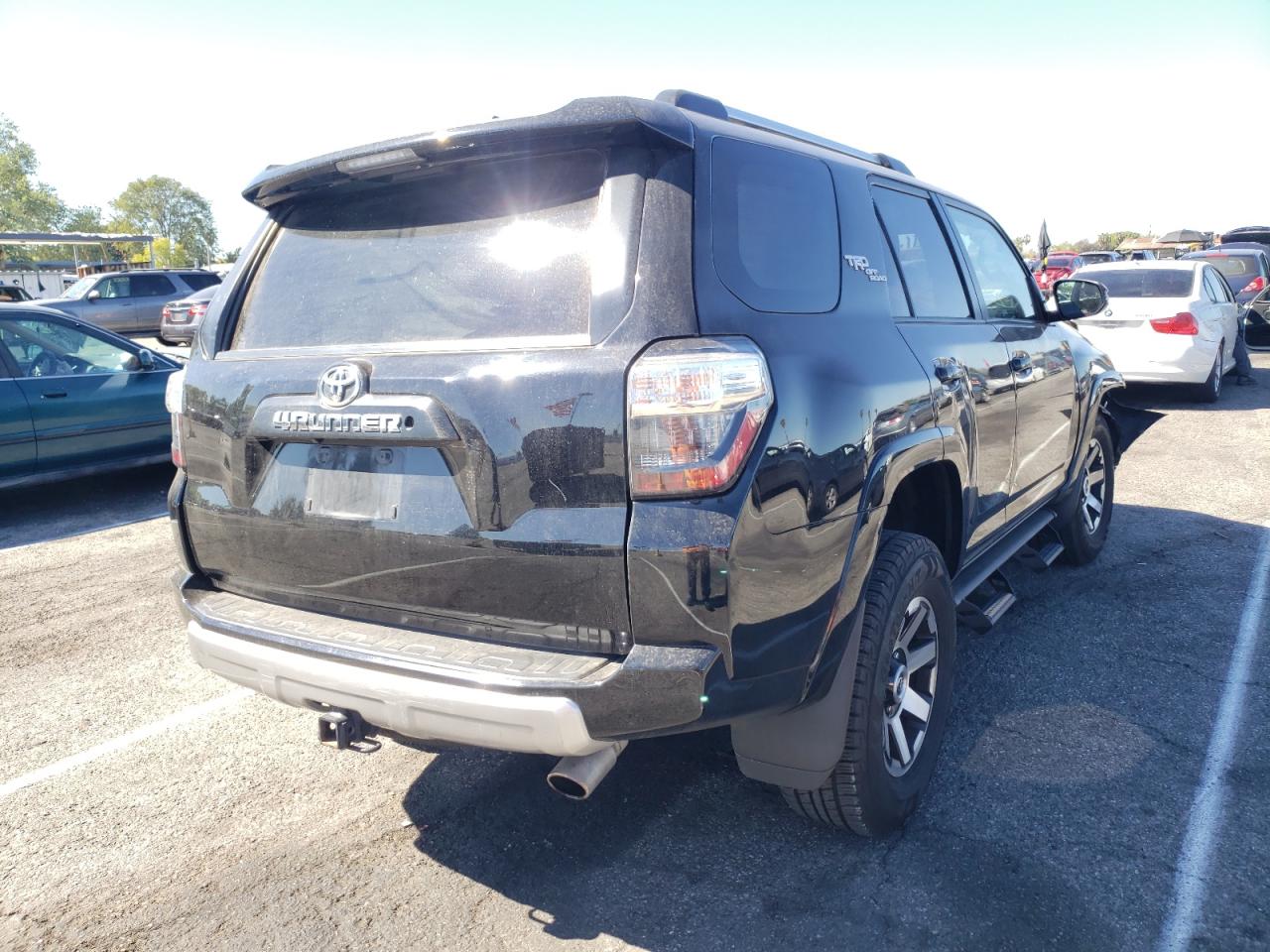 Photo 4 from auction – 2018 TOYOTA 4RUNNER SR with VIN JTEBU5JR7J5519411